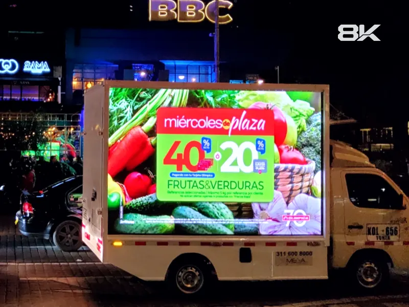Carro valla LED con la promoción de un supermercado