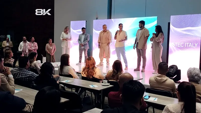 Evento corporativo con tótems LED en el escenario