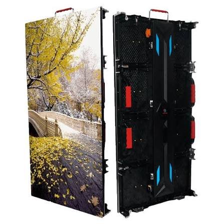 Pantalla LED indoor de alta resolución instalada en feria empresarial en Medellín